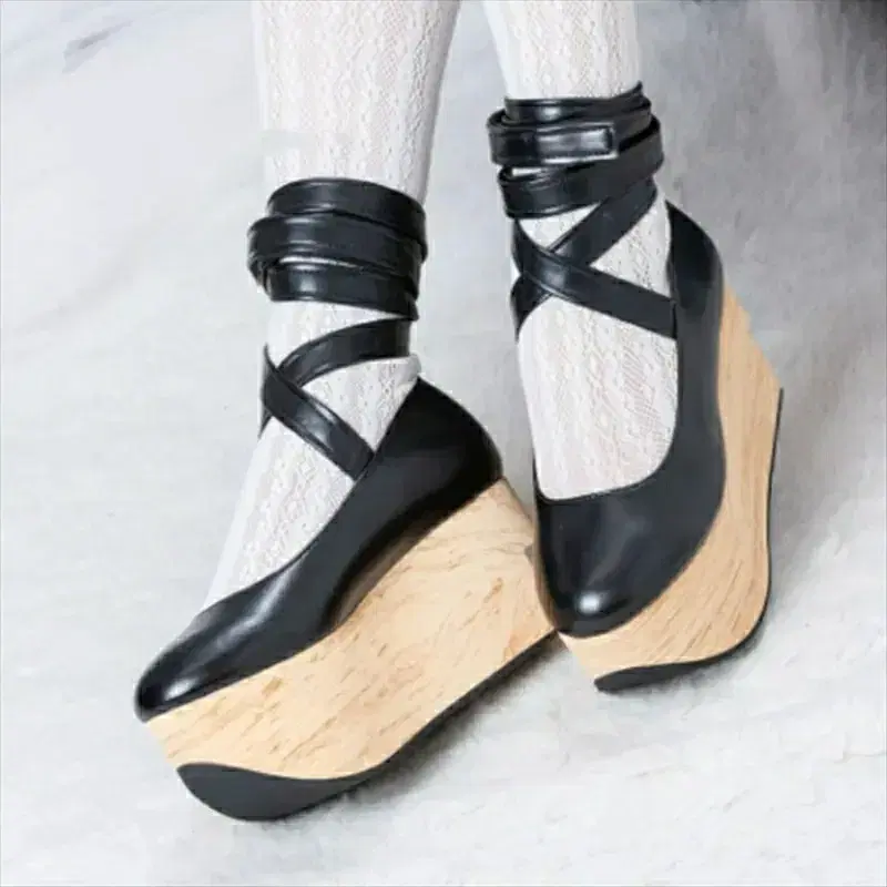 VIVIENNE WESTWOOD | 비비안웨스트우드 Rocking Horse Ballerina
