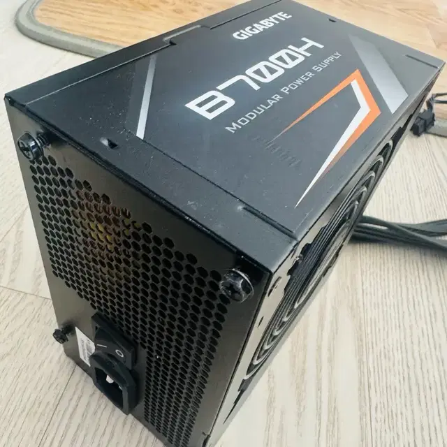 기가바이트 B700H 모듈러 파워서플라이 700W