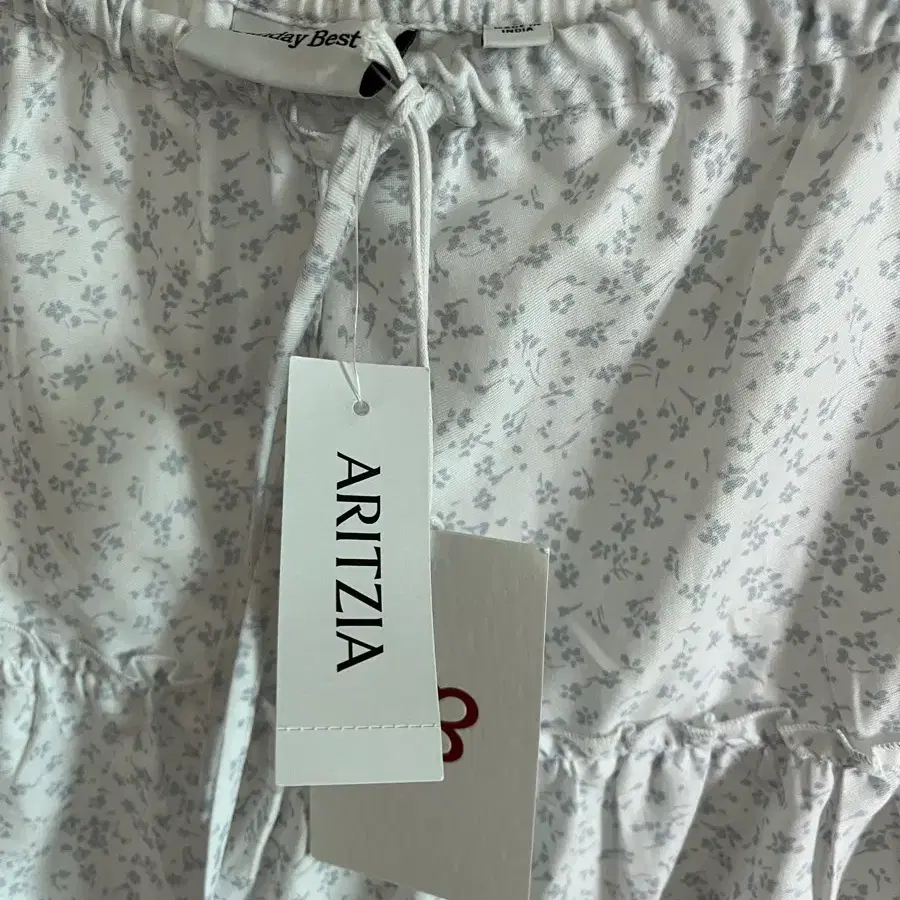 Aritzia 아릿지아 플로랄 스커트 스몰 사이즈 (새상품)