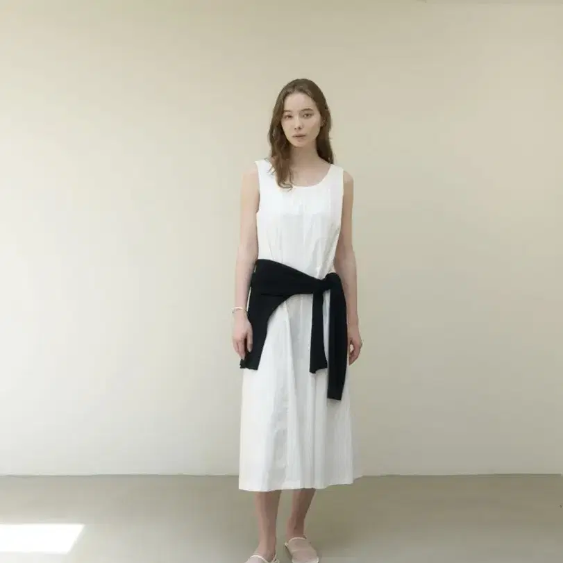 엔오디 Plain sleeveless dress - white