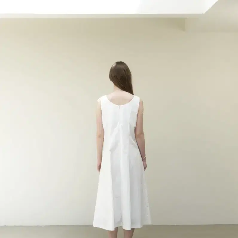 엔오디 Plain sleeveless dress - white