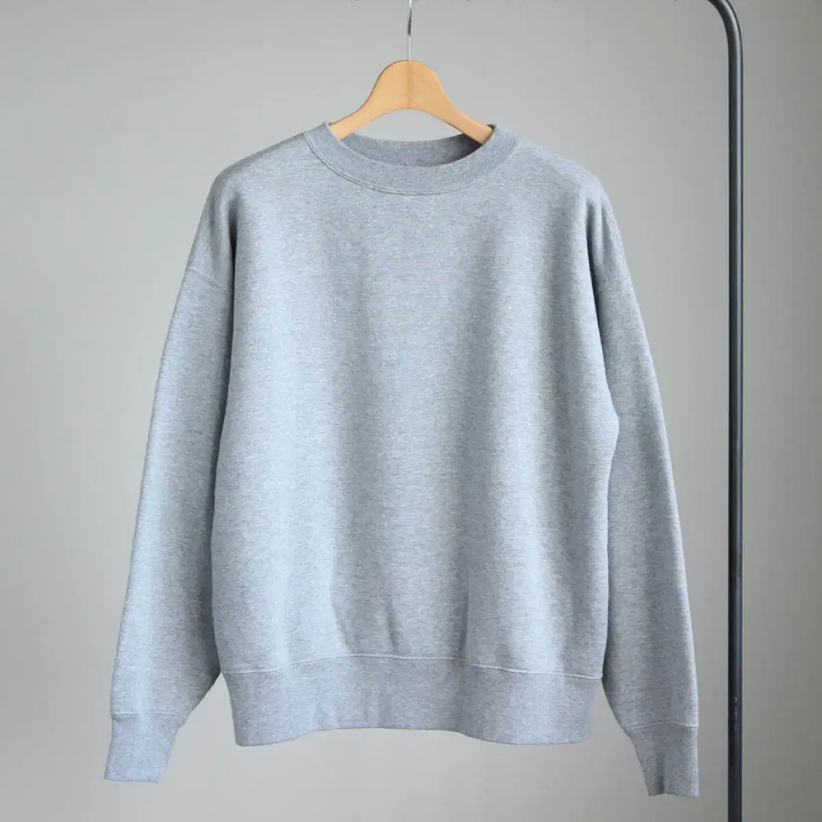 [4] Orari White Wool Sweatshirt