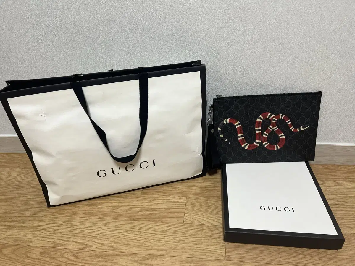 Gucci Snake Clutch Bag Full Box