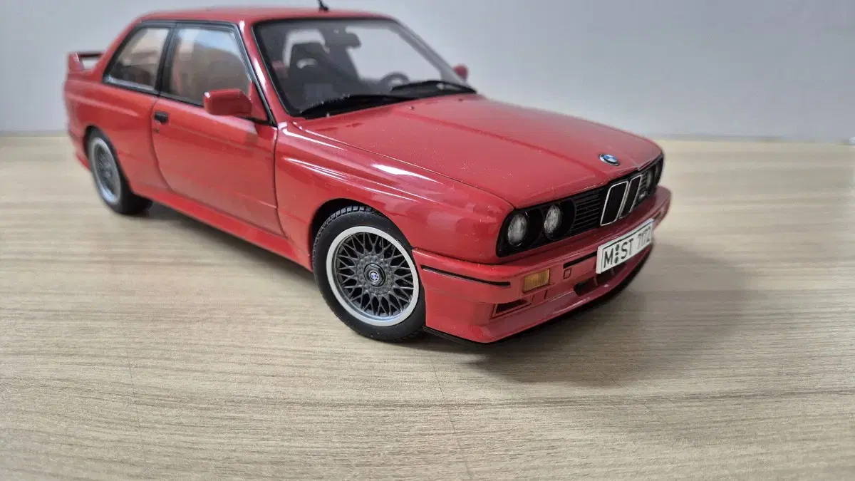 (1:18) 오토아트 BMW E30 M3 다이캐스트 모형(하자품)