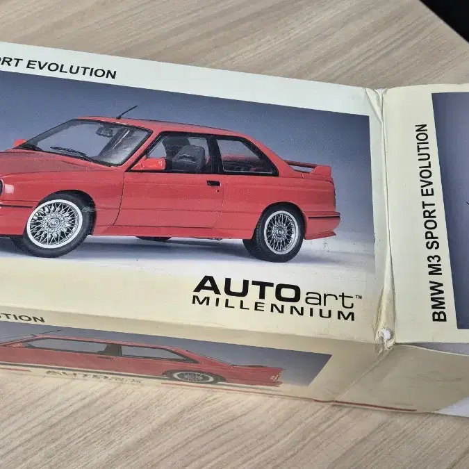 (1:18) 오토아트 BMW E30 M3 다이캐스트 모형(하자품)