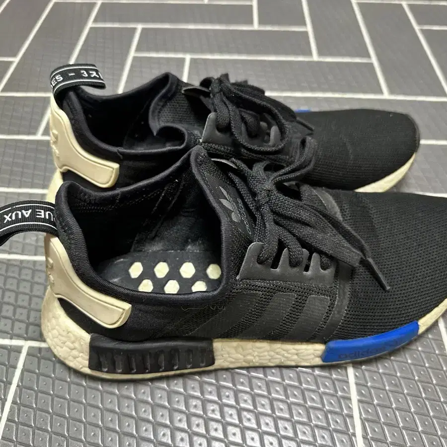 아디다스 NMD R1 코어 블랙 메쉬 도쿄 265