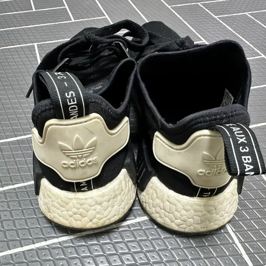 아디다스 NMD R1 코어 블랙 메쉬 도쿄 265