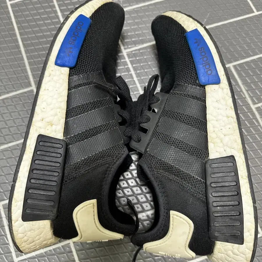 아디다스 NMD R1 코어 블랙 메쉬 도쿄 265