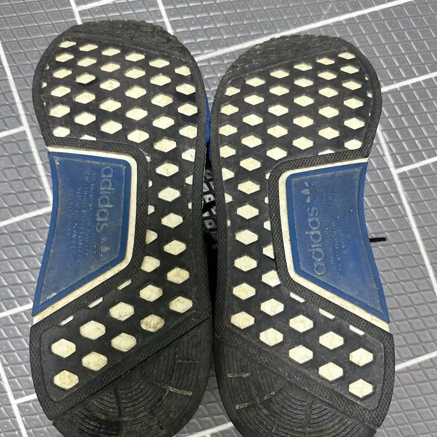 아디다스 NMD R1 코어 블랙 메쉬 도쿄 265