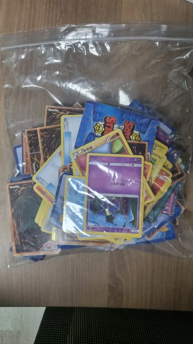 I'm selling my Pokémon kards and Yu-Gi-Oh kard (read the post)