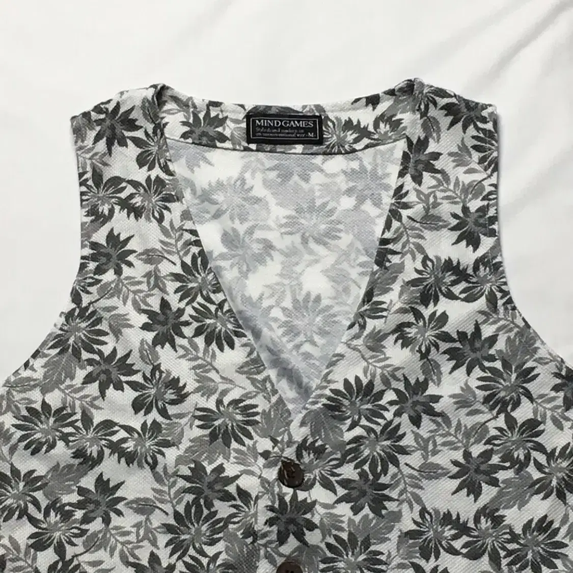 tropical leather wood botton vest