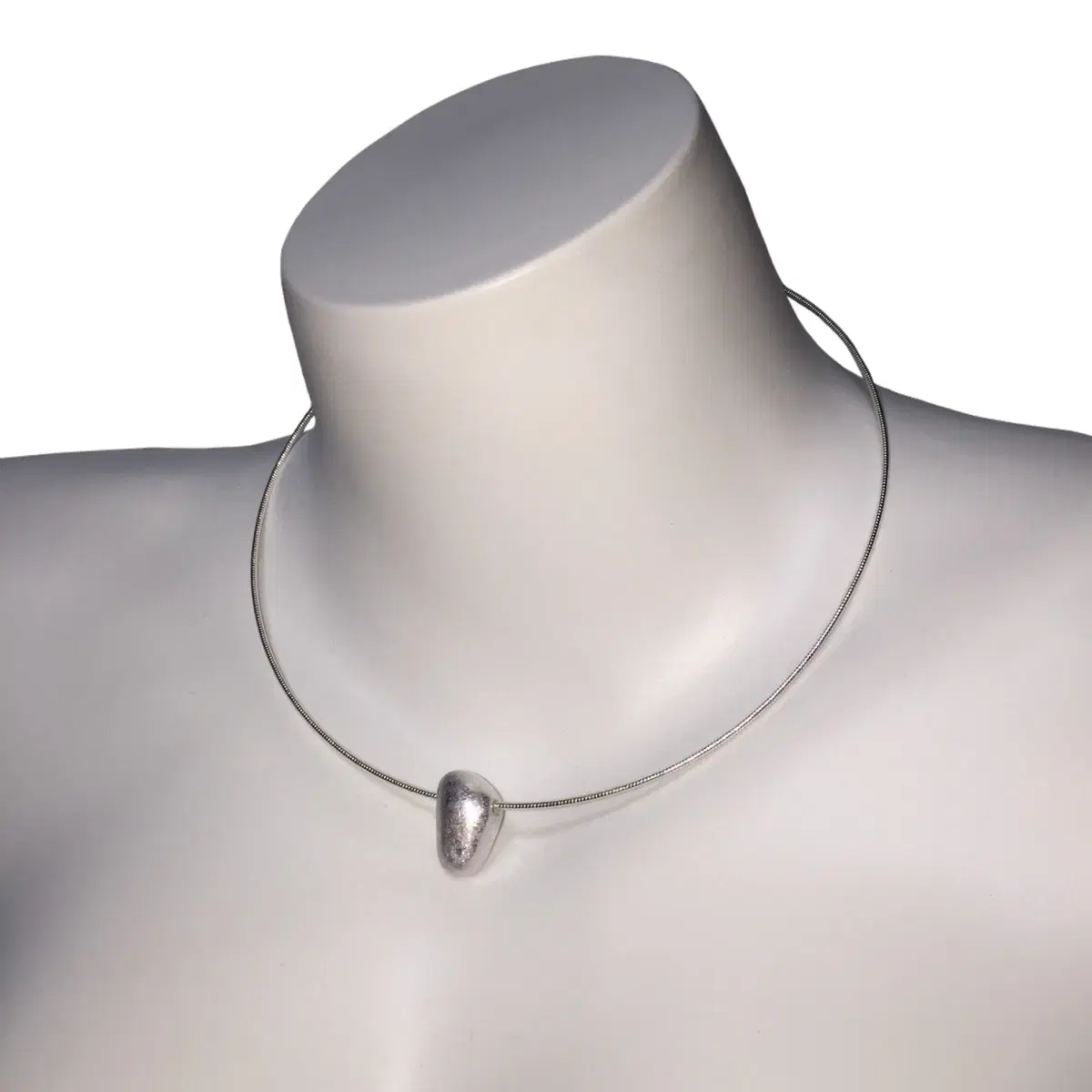 Silver bold necklace