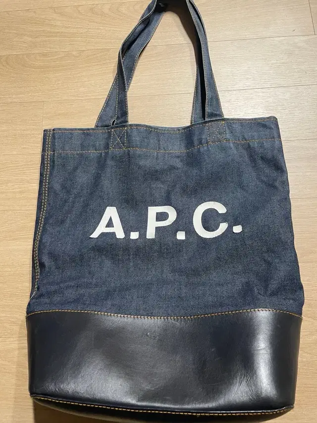 A.P.C. 아페쎄 엑셀 토트백 라지 판매