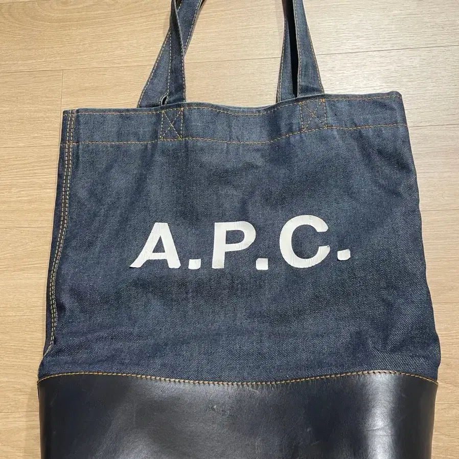 A.P.C. 아페쎄 엑셀 토트백 라지 판매