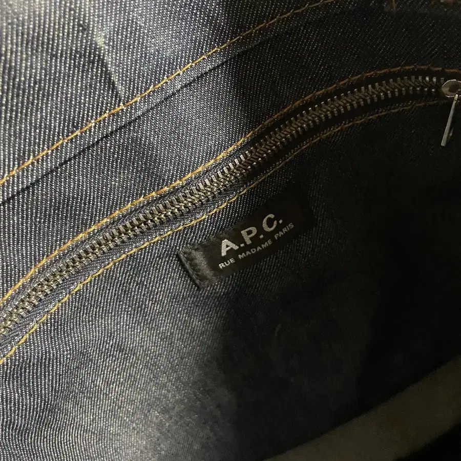 A.P.C. 아페쎄 엑셀 토트백 라지 판매