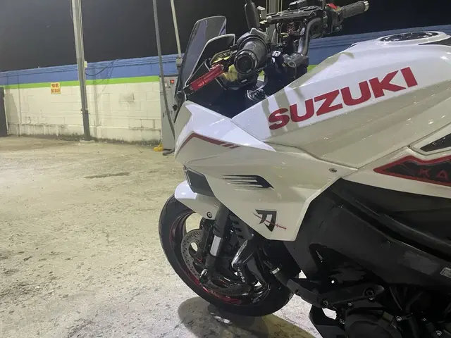 스즈키 카타나 gsxs1000s 흰색랩핑