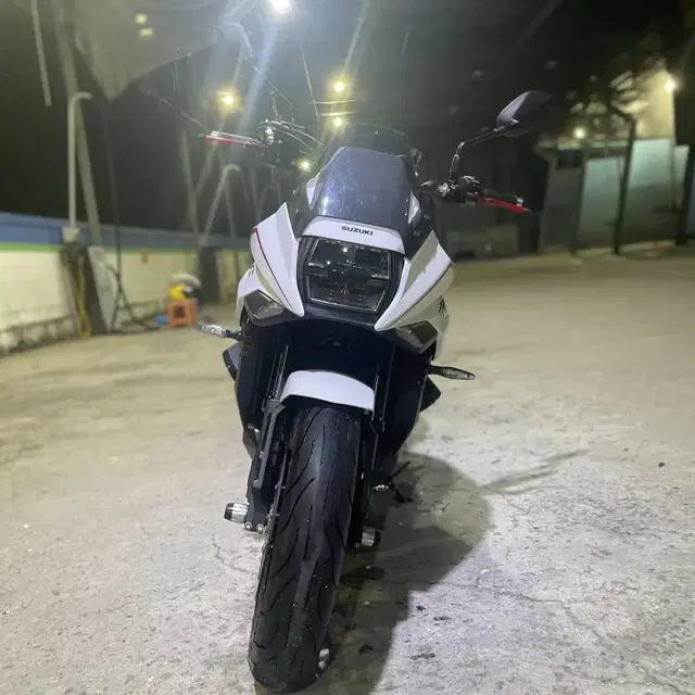 스즈키 카타나 gsxs1000s 흰색랩핑