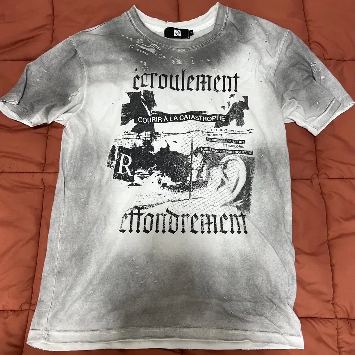 선데이오프클럽 Ecroulement Hand Distressed T-sh