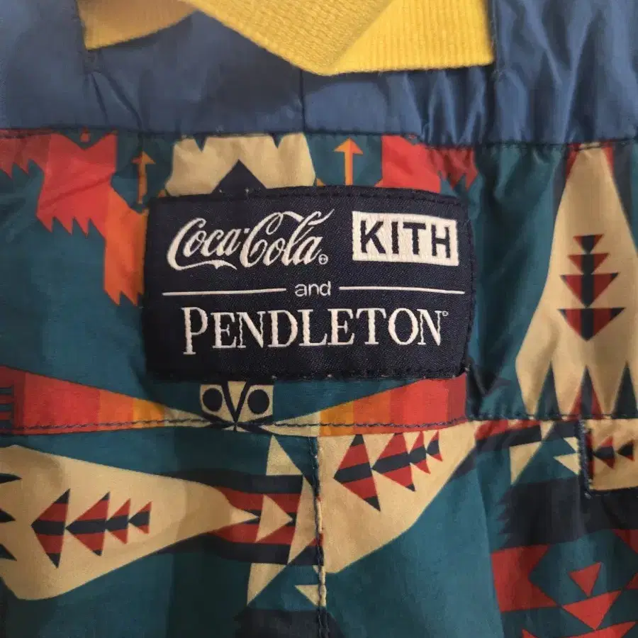 kith x pendleton coca cola 수영복 (xl)