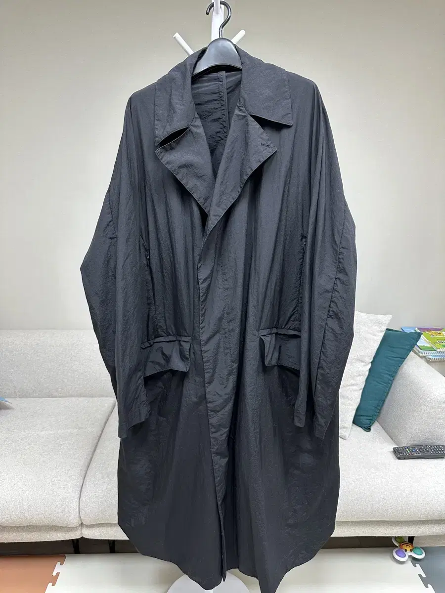 Theatora Packable Device Coat Black Size 4