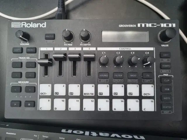 Roland mc101