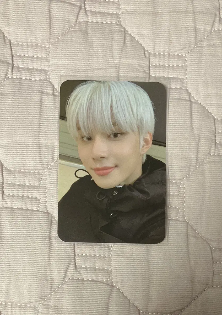 Jungwoo Jungwoo Glow in the Dark photocard WTS