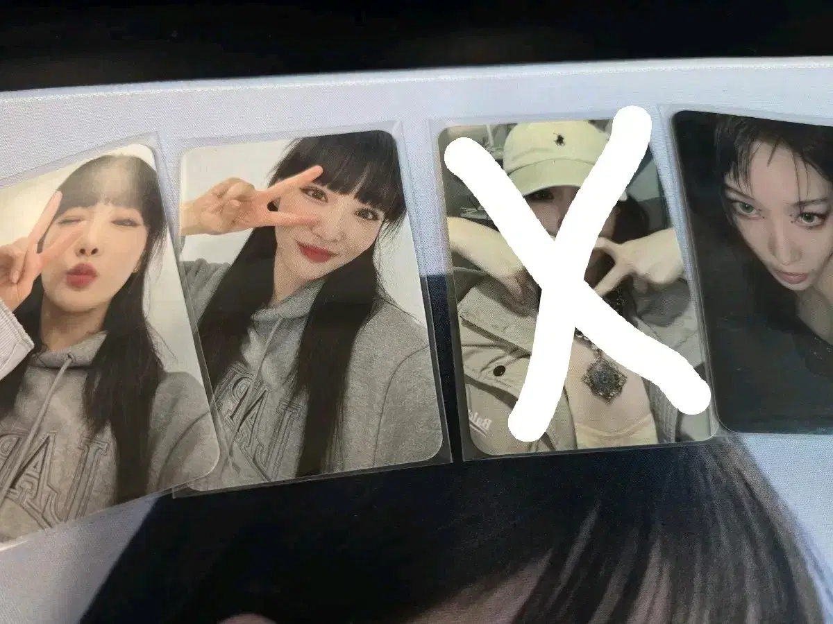 Chung Ha Inimini broadcast photocard sells.