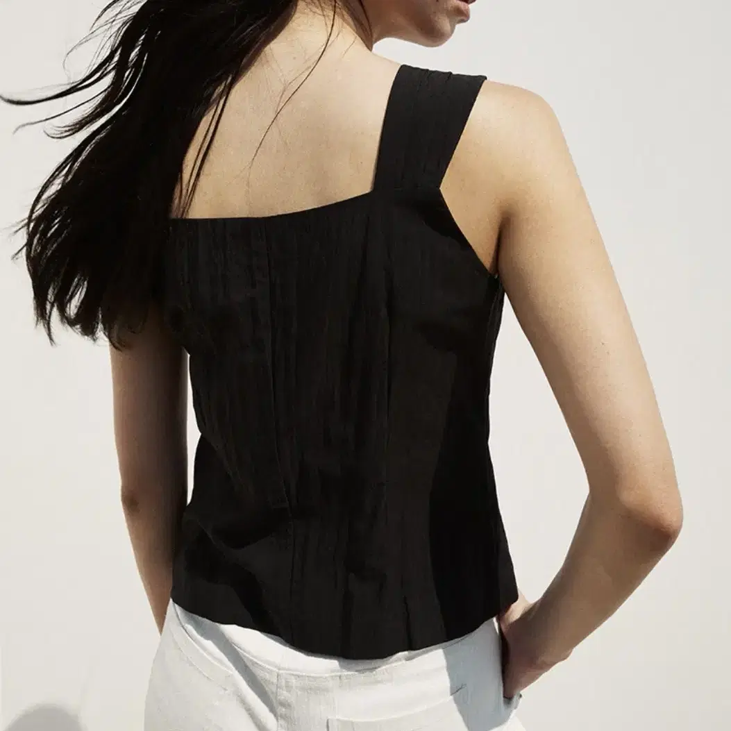 [RE RHEE] 르히 ASYMMETRIC SHOULDER BLOUSE