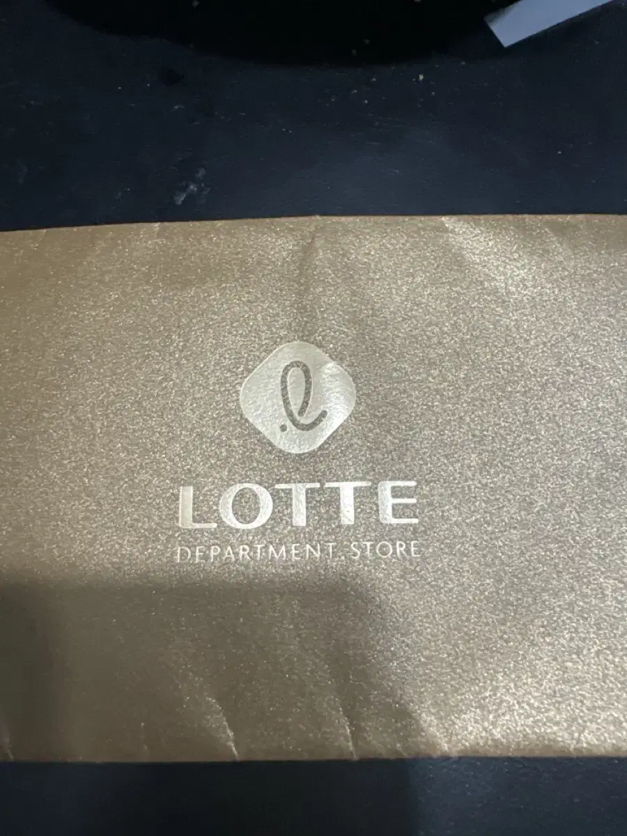 Lotte Department Store gift certificate worth 300,000 won