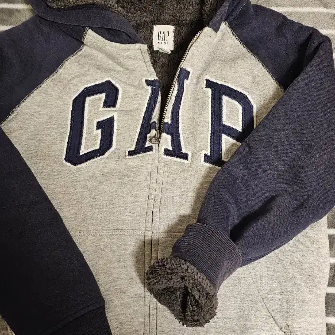 GAP KIDS  셰르파 후드집업