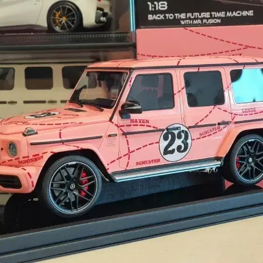 1:18 G63 AMG 핑크피그 에디션