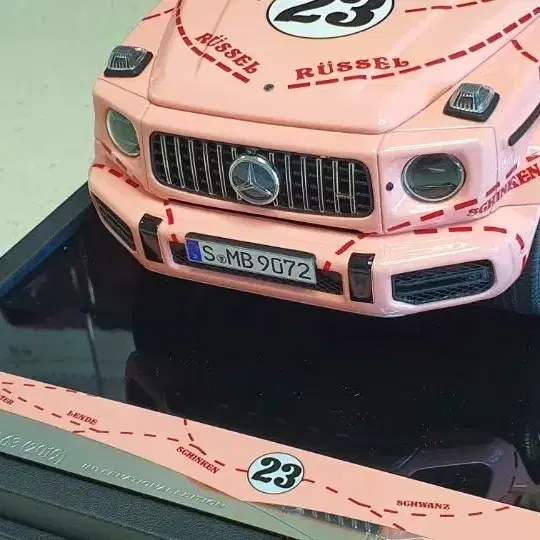 1:18 G63 AMG 핑크피그 에디션