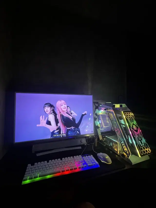 게임용 컴퓨터+모니터144hz 32인치 풀세트 2060