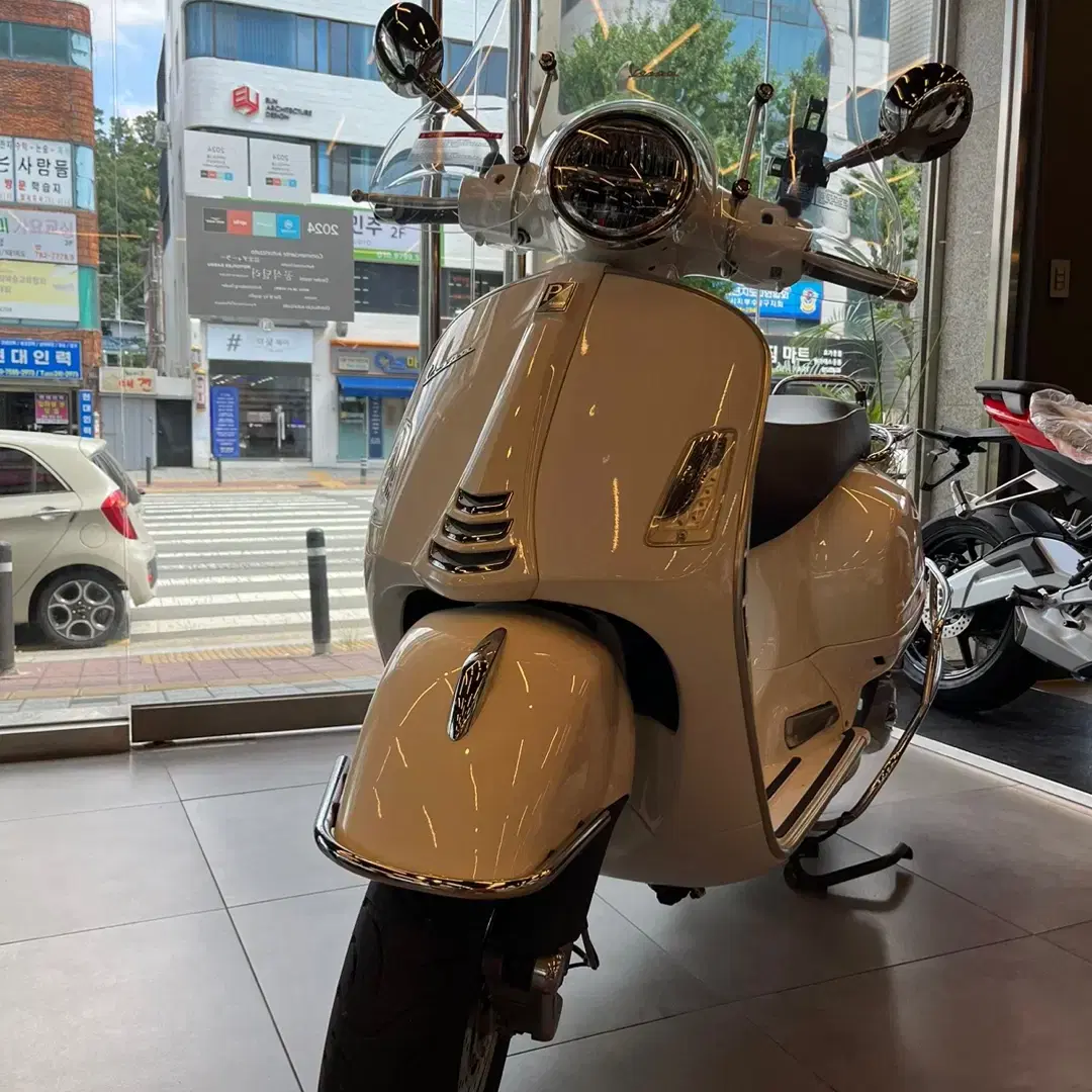 20년식 베스파 gts125 적산거리(3256km)