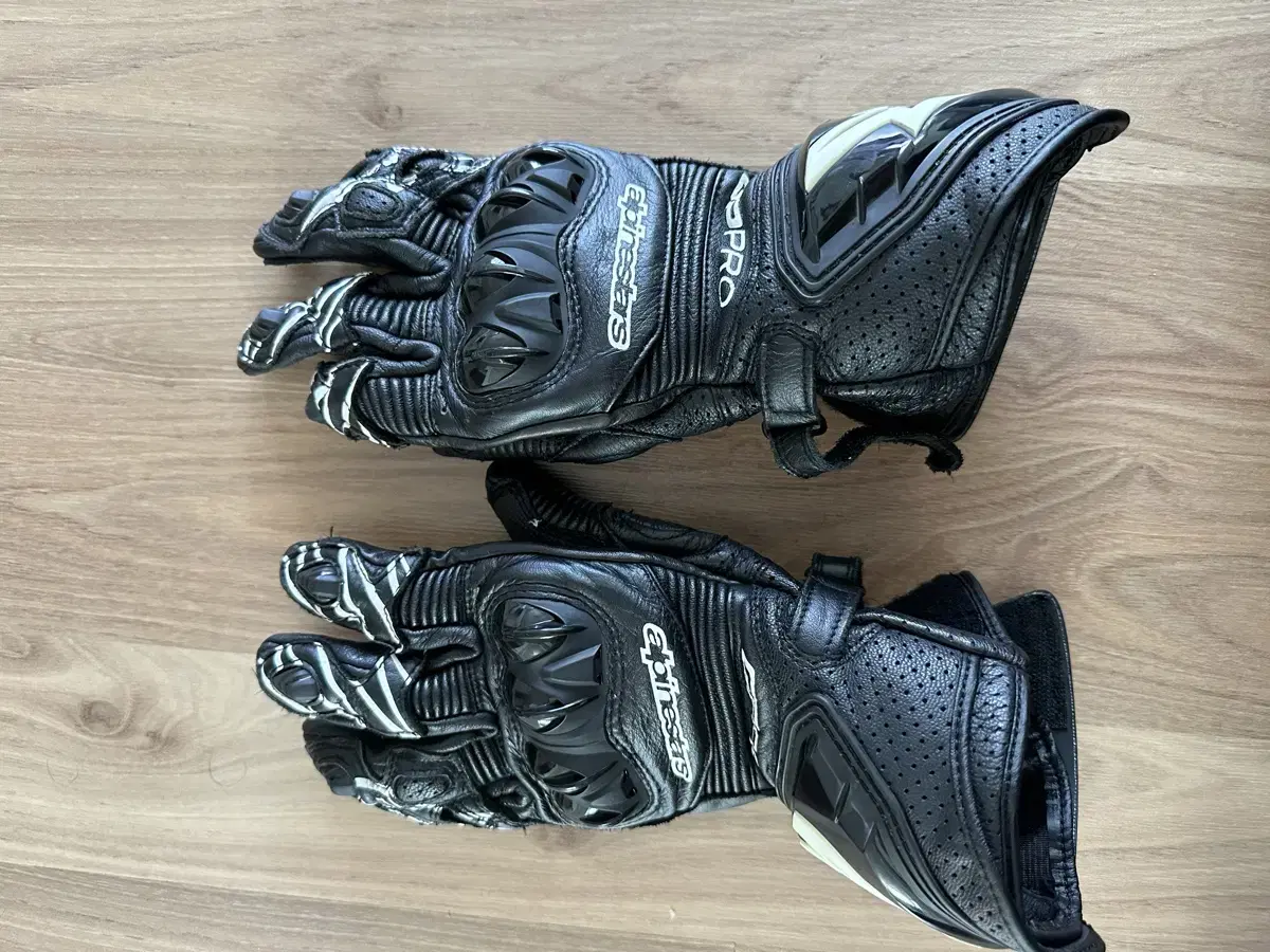 알파인스타 GP PRO R3 GLOVES (BLACK) 오토바이 가죽 레