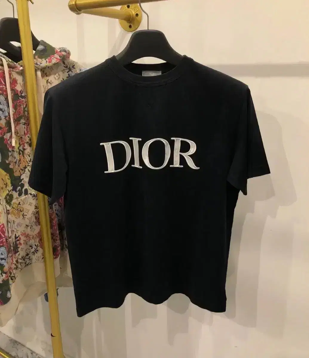 Dior embroidered vahn sleeveless tee.