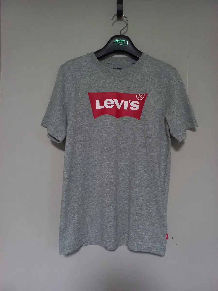 (L)Levi's Women's Vahn Tee