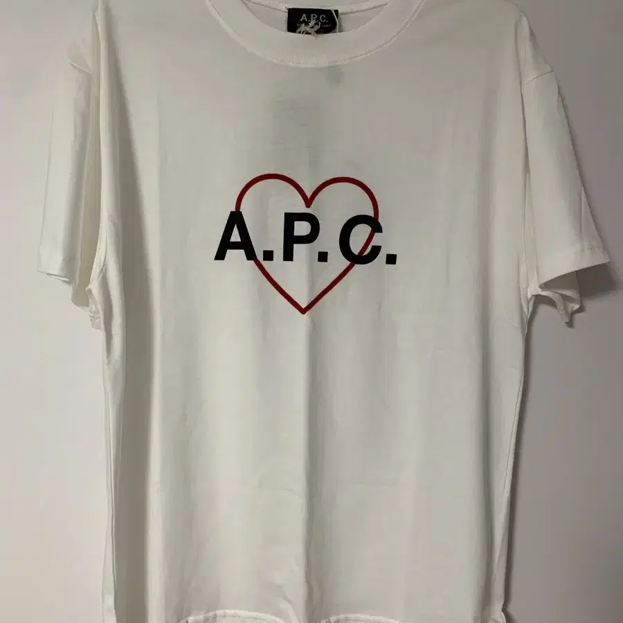 (새상품) 아페쎄 apc 하트 로고 티셔츠 XS / 발렌타인 티셔츠