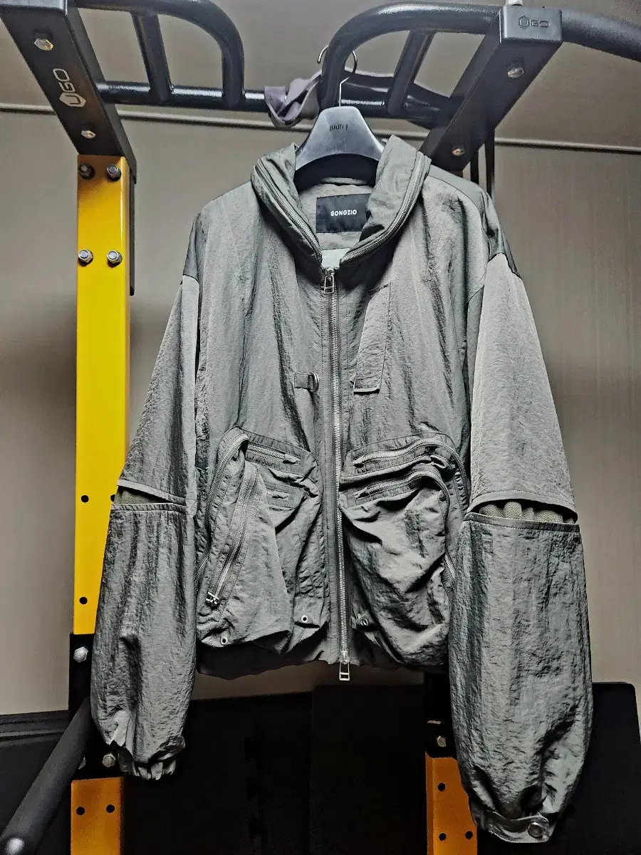 Selling my Songio 22ss parachute jumper gray size 46.