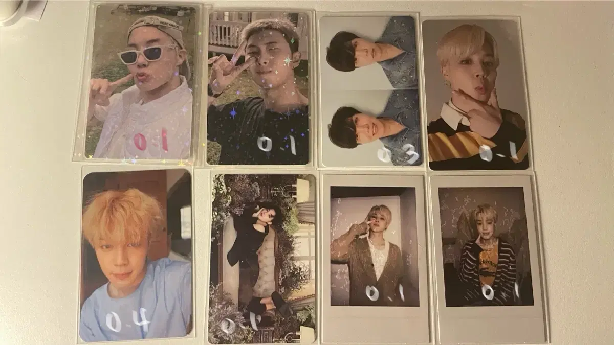 I sell bangtan photocards, albums, diptychs, and seasons greetings.