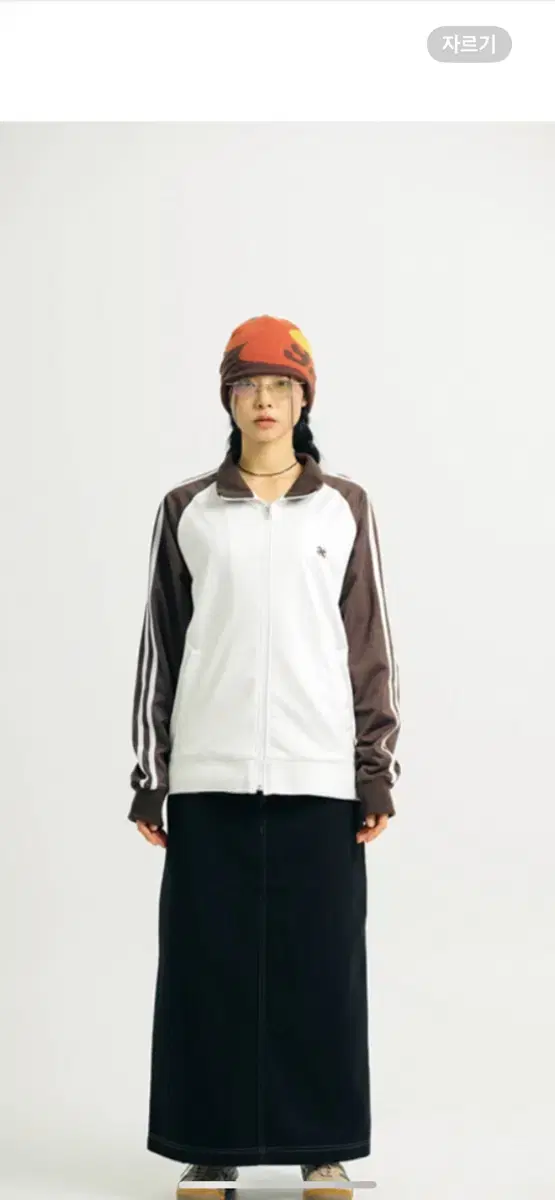 예예 Basic Logo Track Zip-Up - Brown