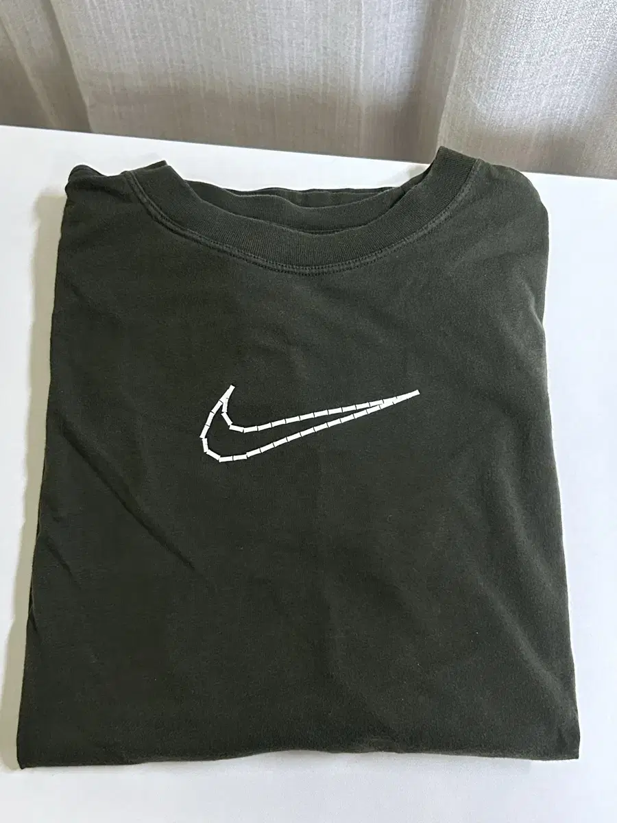 Nike T-shirt (size M)