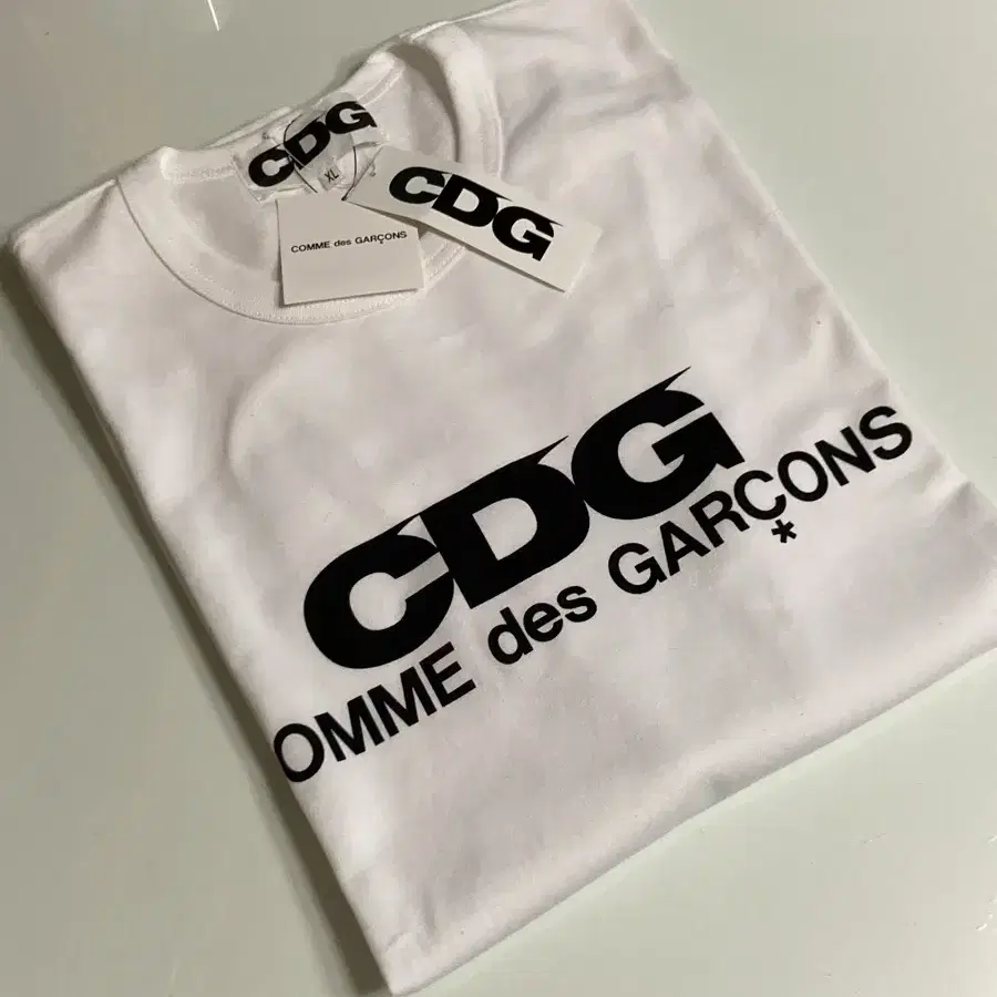 꼼데가르송 CDG 반팔티셔츠 화이트 (XL,새상품)