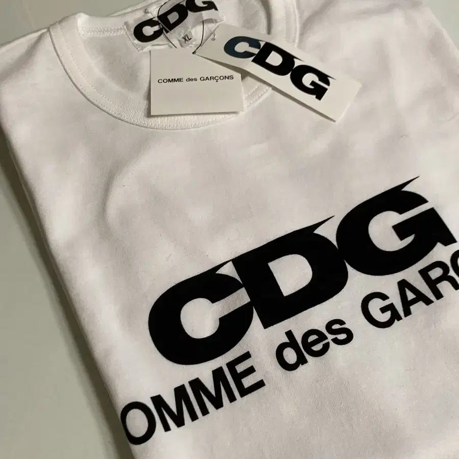 꼼데가르송 CDG 반팔티셔츠 화이트 (XL,새상품)