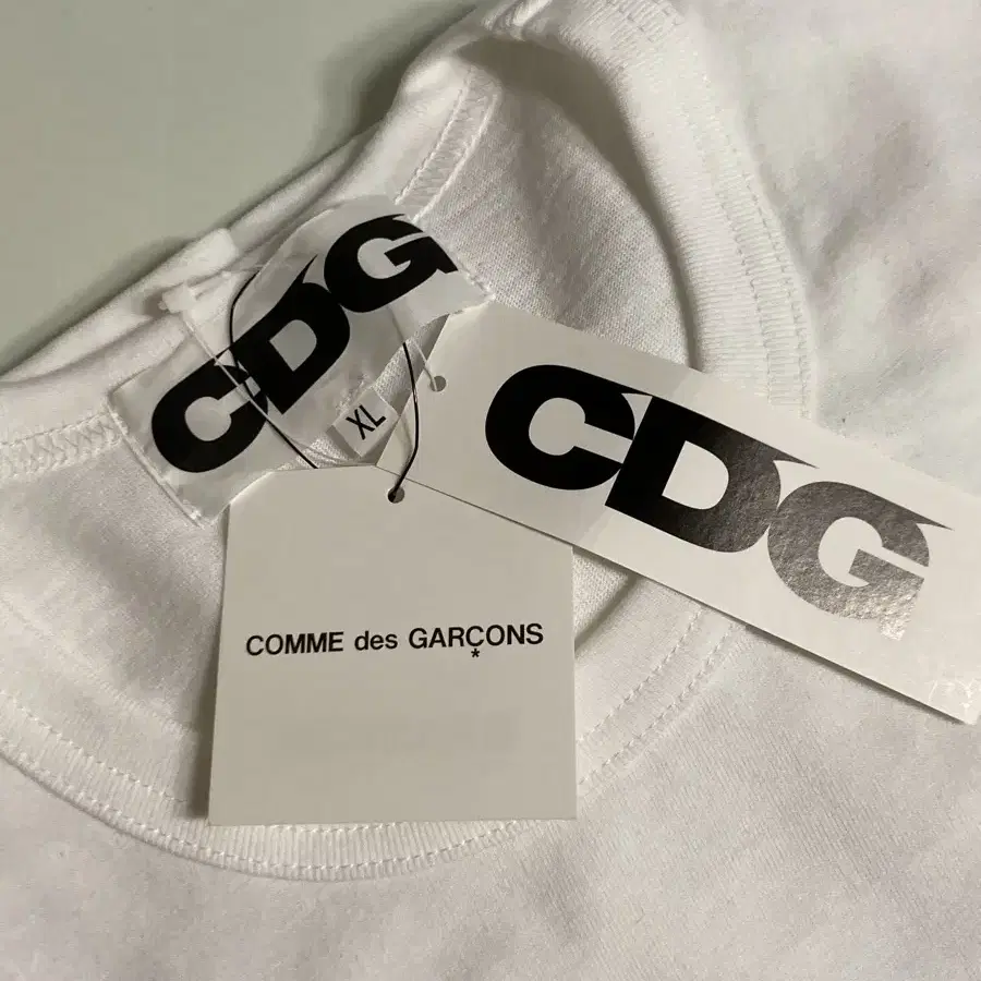 꼼데가르송 CDG 반팔티셔츠 화이트 (XL,새상품)