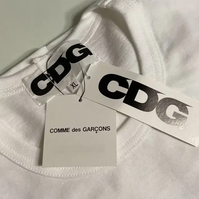 꼼데가르송 CDG 반팔티셔츠 화이트 (XL,새상품)