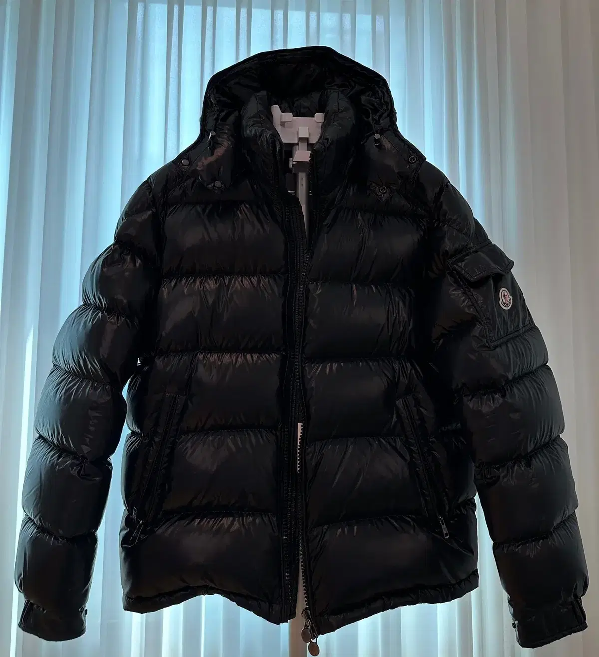 New in box 23FW Moncler maya padding size 4