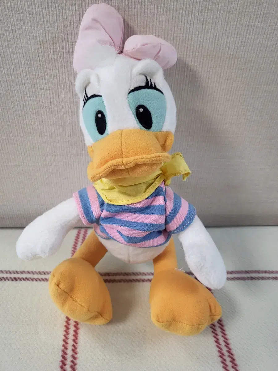 Imported Disney 90s Daisy Duck doll 25cm