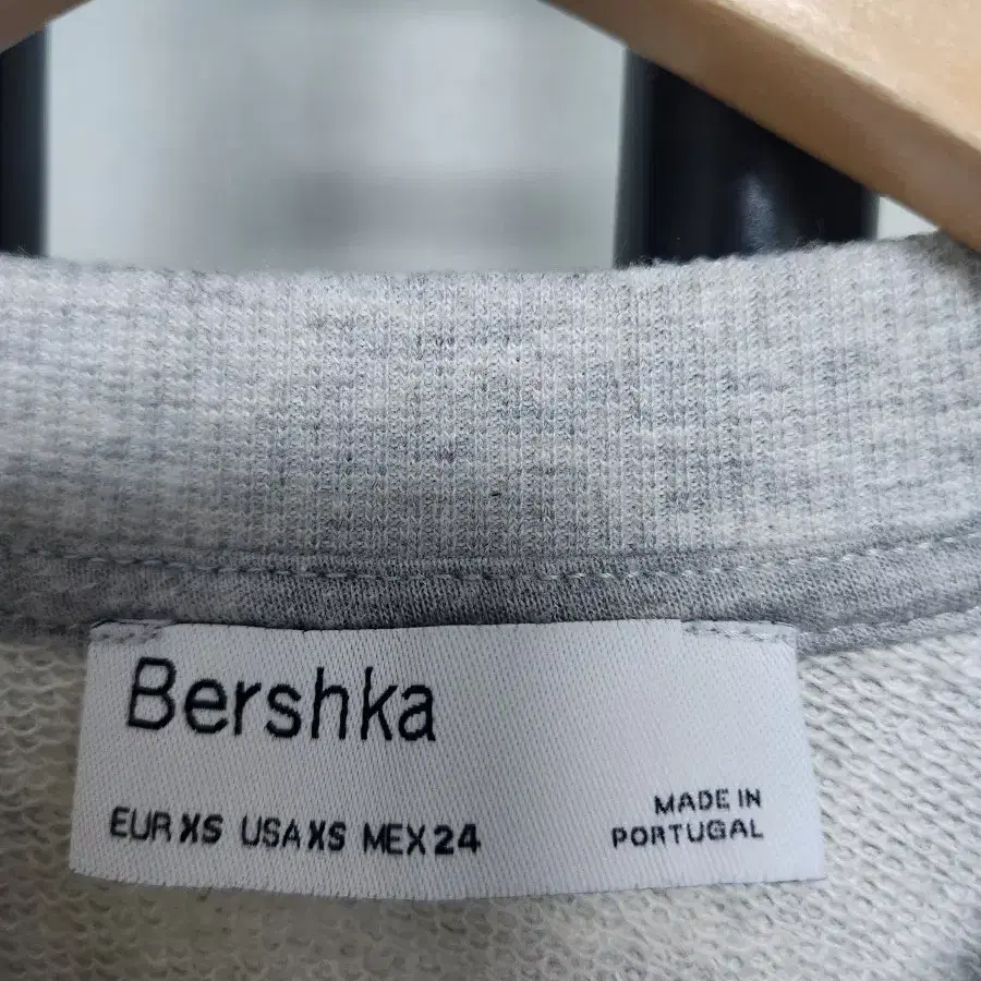 XS 버쉬카 Bershka 세미크롭 맨투맨