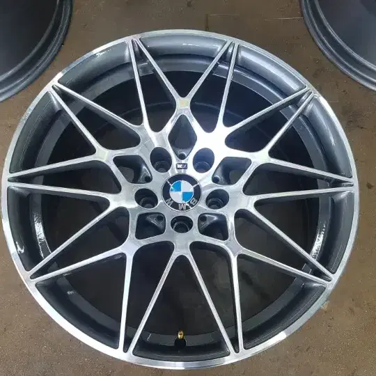 20인치 정품 bmw f바디 m3 m4 666m 순정프론트휠1짝리어휠1짝